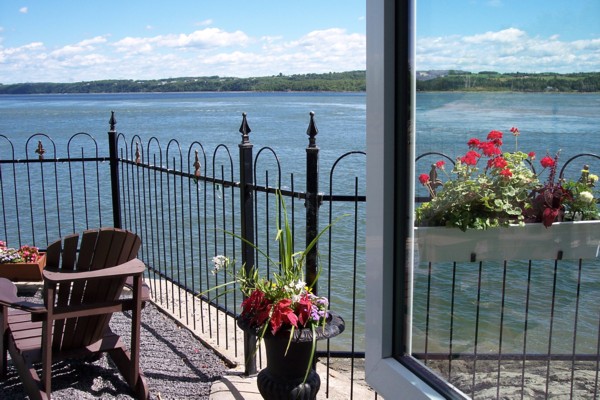 photo of Auberge La Goeliche, Ste-Petronille, Quebec