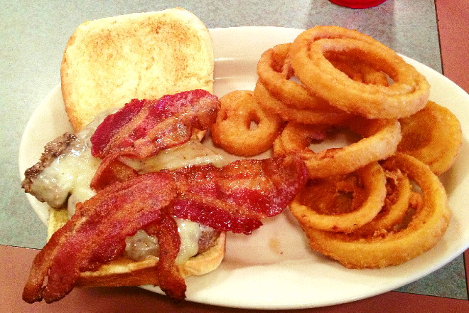 photo of bacon cheeseburger from Bliss Bros. Dairy, Attleboro, MA