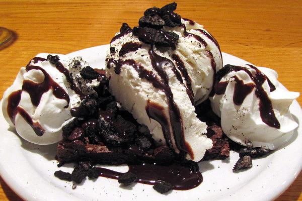 photo of brownie sundae from Cast Iron Kitchen, Maynard, MA