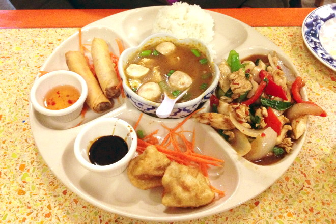 photo of basil chicken from Dok Bua, Brookline, MA