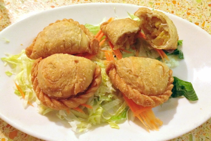 photo of curry puffs from Dok Bua, Brookline, MA