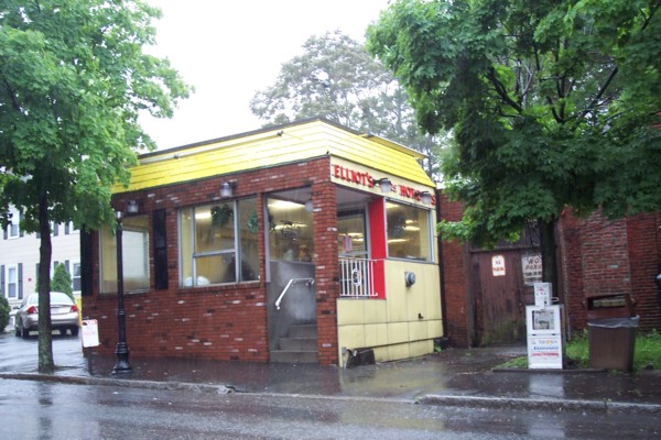 photo of Elliot's Famous Hot Dogs, Lowell, MA