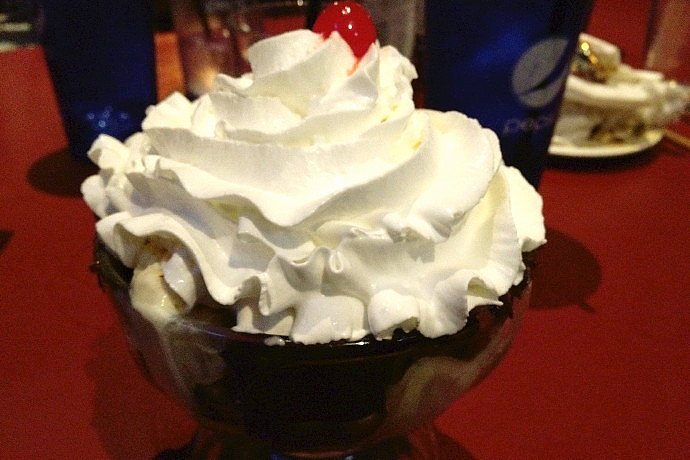 photo of a hot fudge sundae from Emma's Pub and Pizza, Bridgewater, MA