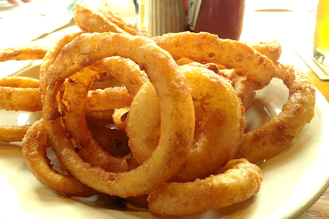 photo of onion rings from Fastnet Pub, Newport, RI