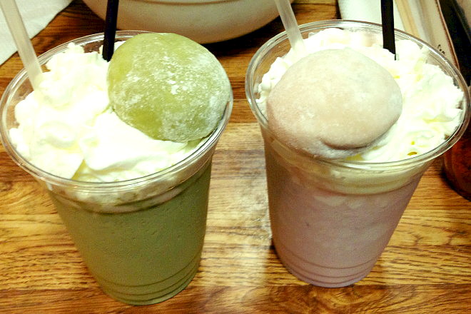 photo of green tea and red bean smoothies from Ittyo, Cambridge, MA