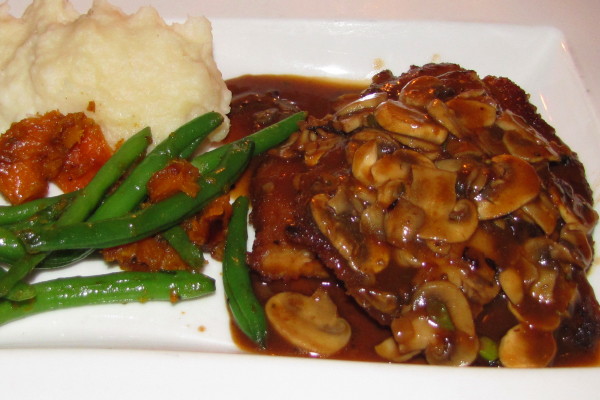 photo of jaegar schnitzel from Jonathan's, Ogunquit, ME