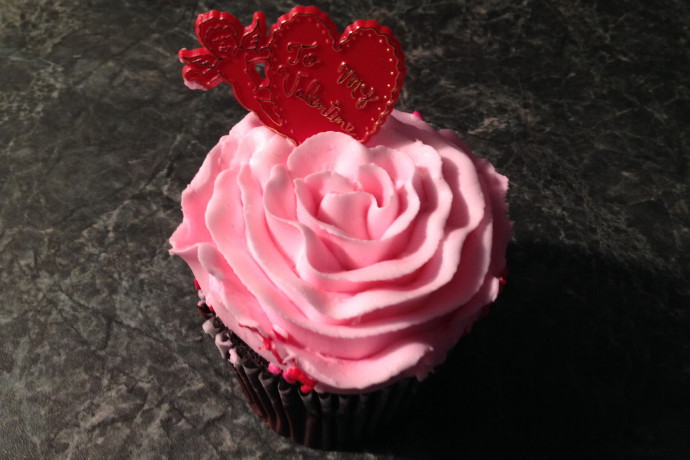 photo of a Valentine's Day cupcake from Montilio's, Braintree, MA