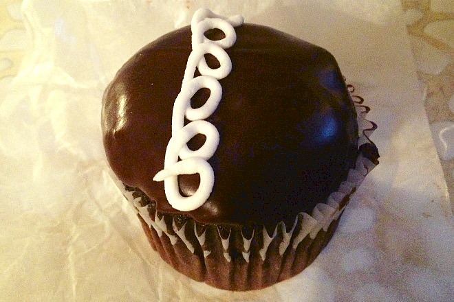 photo of an old fashioned cupcake from Montilio's, Braintree, MA