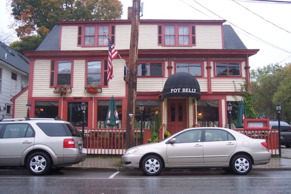 photo of the Pot Belly Pub and Restaurant, Ludlow, VT