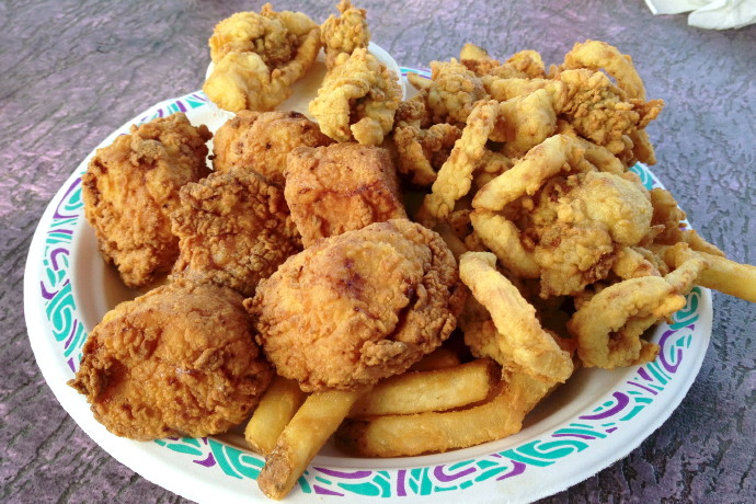 photo of fried scallops and clams combo plate from Tony's Clam Shop, Quincy, MA